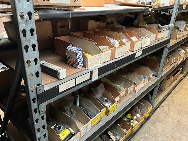 New holland grote partij wielnaven en flenzen+ gps schermen - afbeelding 11 van  11