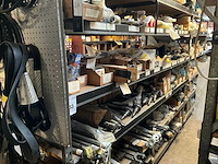 New holland grote partij wielnaven + hefarmonderdelen - afbeelding 1 van  10