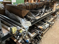 New holland grote partij wielnaven + hefarmonderdelen - afbeelding 10 van  10