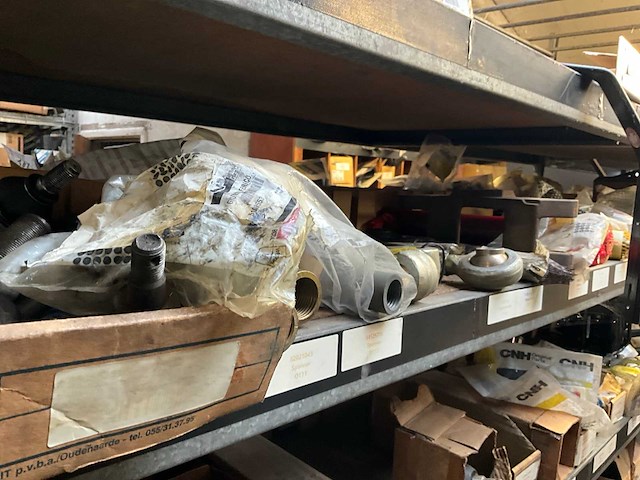 New holland grote partij wielnaven + hefarmonderdelen - afbeelding 4 van  10