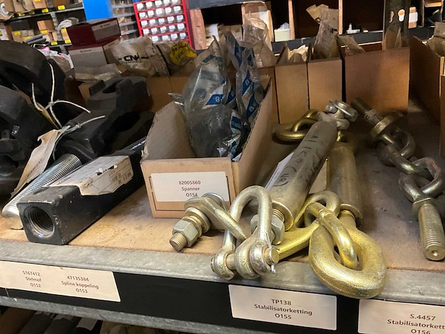 New holland grote partij wielnaven + hefarmonderdelen - afbeelding 5 van  10