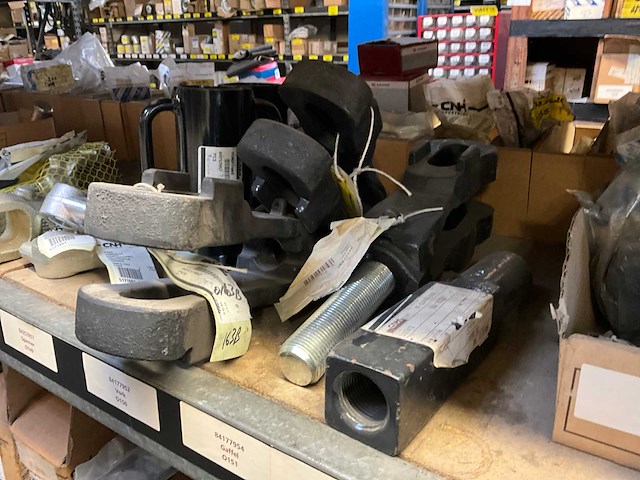 New holland grote partij wielnaven + hefarmonderdelen - afbeelding 6 van  10