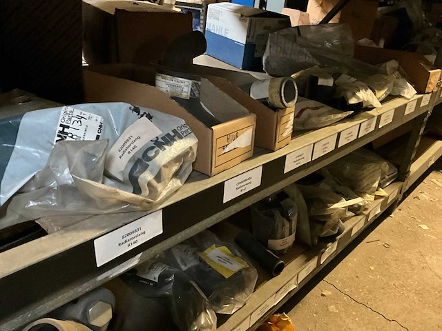 New holland partij startmotoren en waterpompen - afbeelding 10 van  19