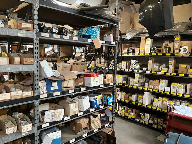 New holland partij startmotoren en waterpompen - afbeelding 1 van  19