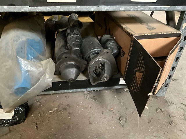 New holland partij startmotoren en waterpompen - afbeelding 18 van  19