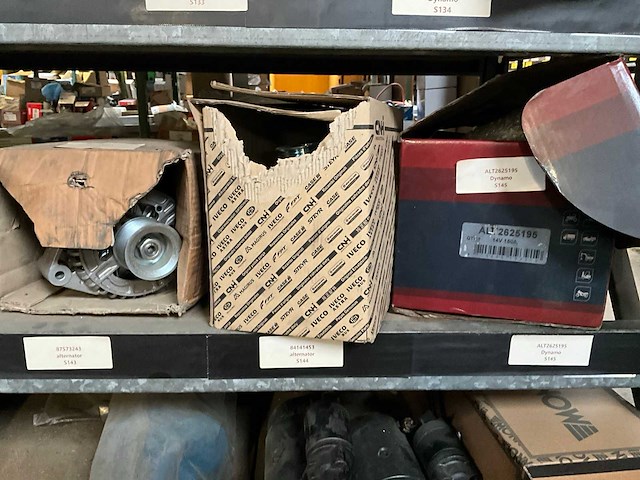 New holland partij startmotoren en waterpompen - afbeelding 19 van  19