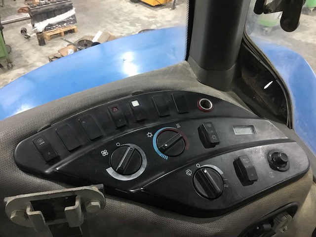 New holland tg 230 landbouwtractor - afbeelding 8 van  23