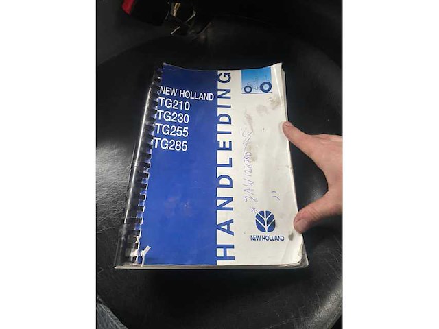 New holland tg 230 landbouwtractor - afbeelding 16 van  23