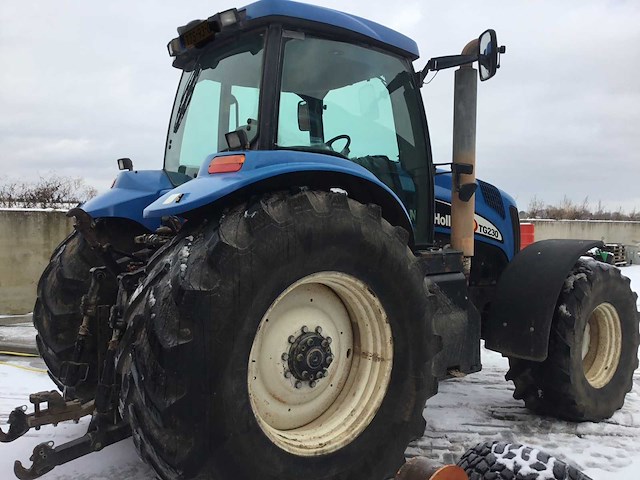 New holland tg 230 landbouwtractor - afbeelding 17 van  23