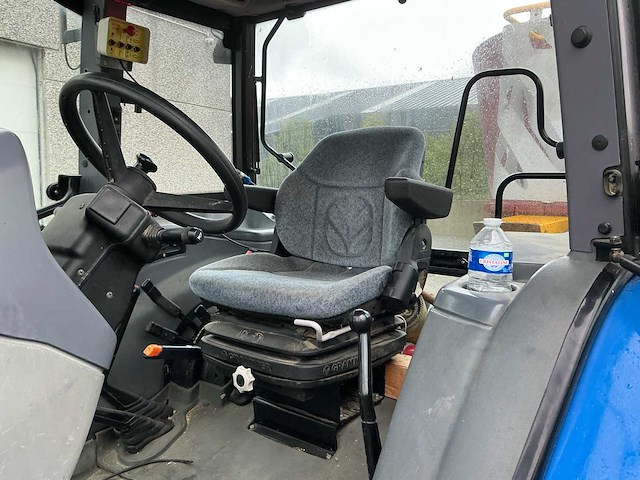 New holland tl90a vierwielaangedreven landbouwtractor - afbeelding 22 van  41
