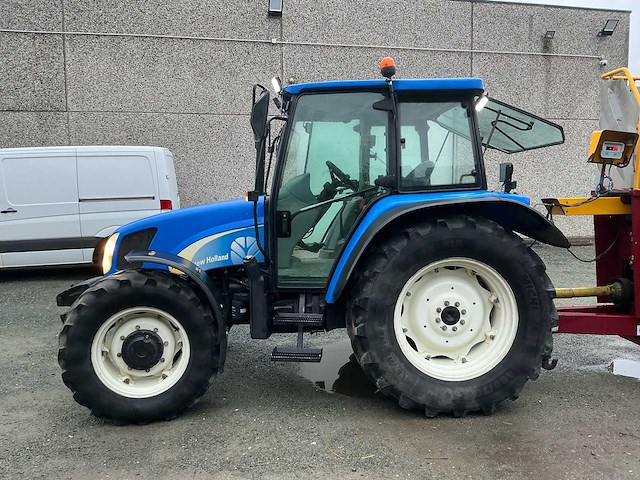 New holland tl90a vierwielaangedreven landbouwtractor - afbeelding 12 van  41