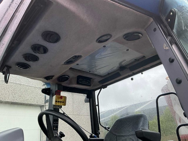 New holland tl90a vierwielaangedreven landbouwtractor - afbeelding 24 van  41