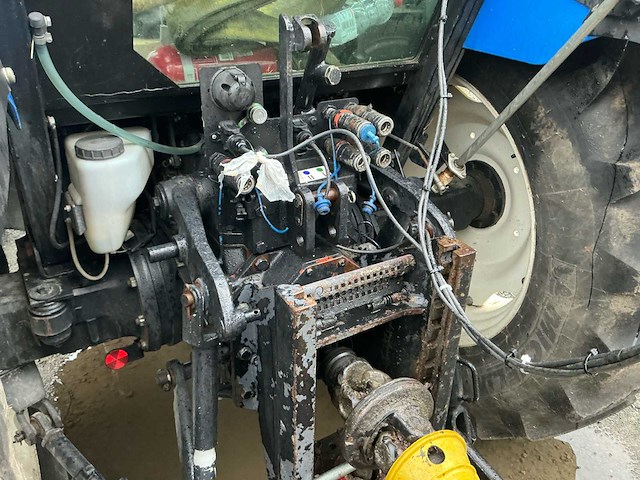 New holland tl90a vierwielaangedreven landbouwtractor - afbeelding 14 van  39
