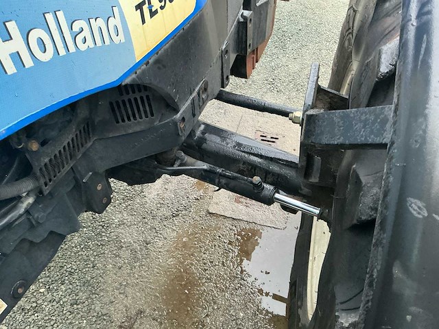New holland tl90a vierwielaangedreven landbouwtractor - afbeelding 21 van  39