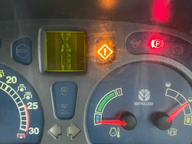 New holland tl90a vierwielaangedreven landbouwtractor - afbeelding 29 van  39
