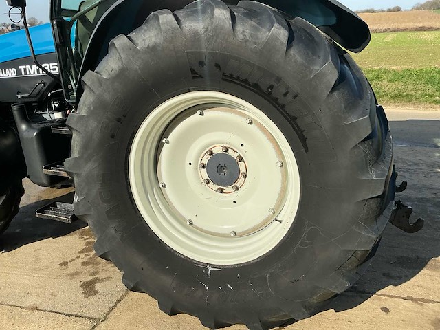 New holland tm135 geveerde vooras vierwielaangedreven landbouwtractor - afbeelding 10 van  34