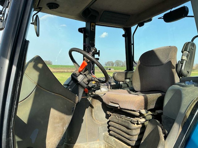 New holland tm135 geveerde vooras vierwielaangedreven landbouwtractor - afbeelding 14 van  34
