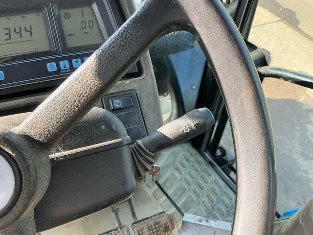 New holland tm135 geveerde vooras vierwielaangedreven landbouwtractor - afbeelding 22 van  34