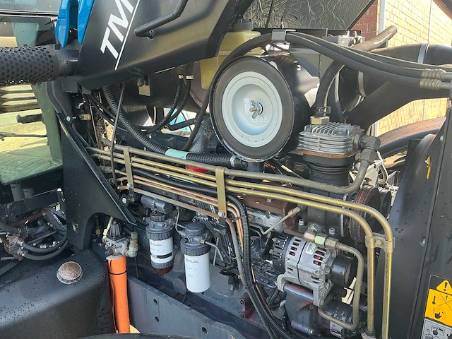 New holland tm135 geveerde vooras vierwielaangedreven landbouwtractor - afbeelding 32 van  34