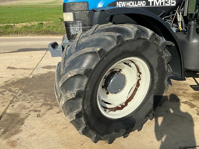 New holland tm135 geveerde vooras vierwielaangedreven landbouwtractor - afbeelding 9 van  34