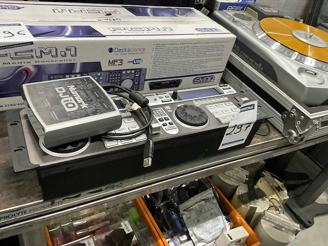 Newark dmc 2 dj controller - afbeelding 1 van  3