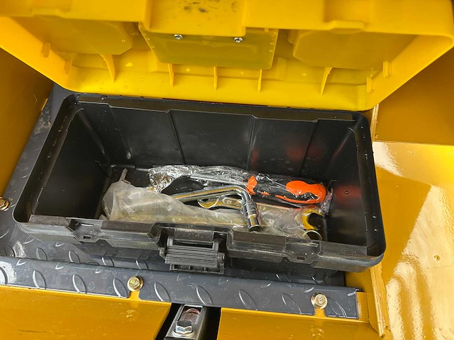 Newrick - 2025 - zw480 - rups schranklader - afbeelding 11 van  19