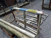 Niet bij elkaar passende aluminium steigers met rek (zie detail) - afbeelding 2 van  7