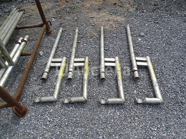 Niet bij elkaar passende aluminium steigers met rek (zie detail) - afbeelding 5 van  7