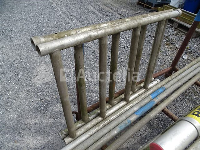 Niet bij elkaar passende aluminium steigers met rek (zie detail) - afbeelding 6 van  7