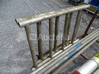Niet bij elkaar passende aluminium steigers met rek (zie detail) - afbeelding 6 van  7