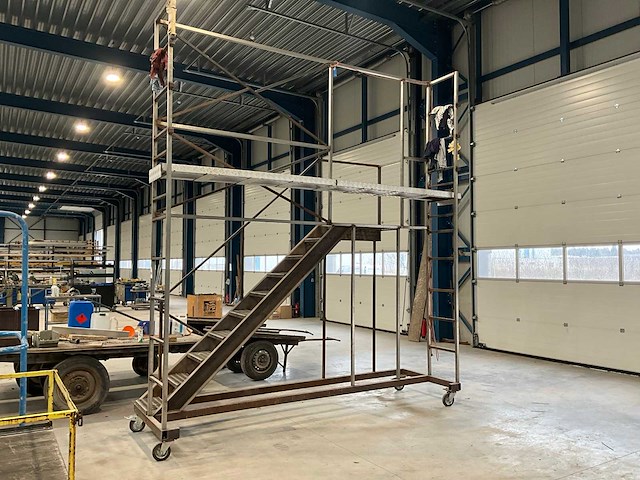 Niet demonteerbare constructie bordes trap mobiel - afbeelding 1 van  4