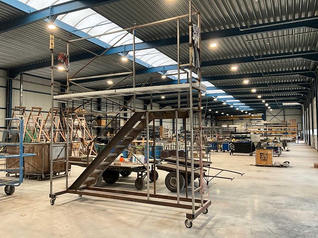 Niet demonteerbare constructie bordes trap mobiel - afbeelding 2 van  4