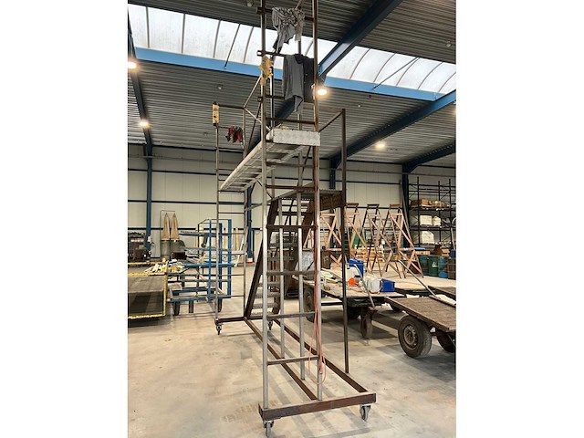 Niet demonteerbare constructie bordes trap mobiel - afbeelding 3 van  4