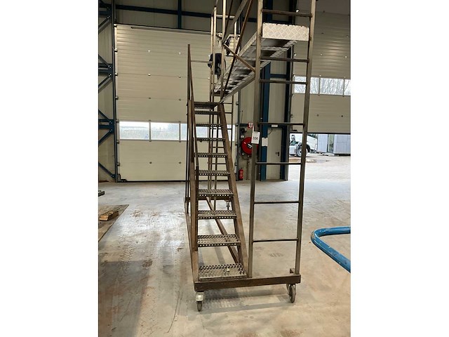 Niet demonteerbare constructie bordes trap mobiel - afbeelding 4 van  4