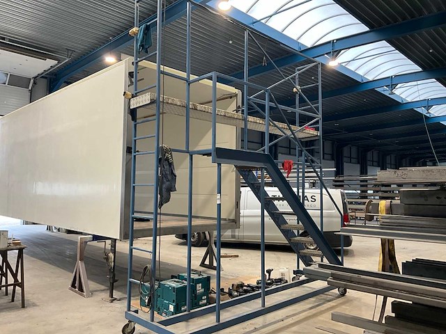 Niet demonteerbare constructie bordes trap - afbeelding 1 van  3