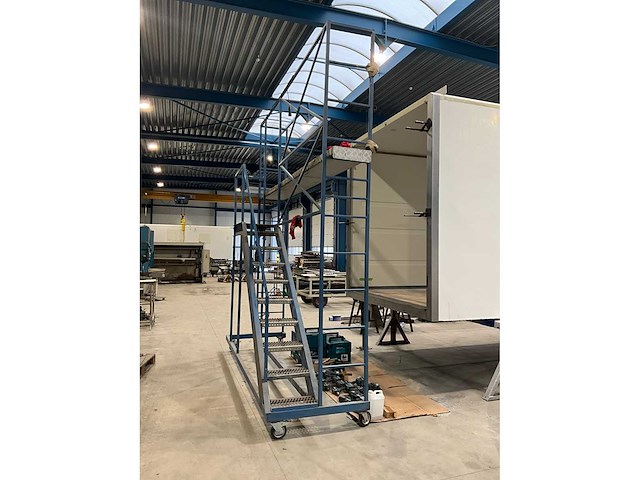 Niet demonteerbare constructie bordes trap - afbeelding 2 van  3