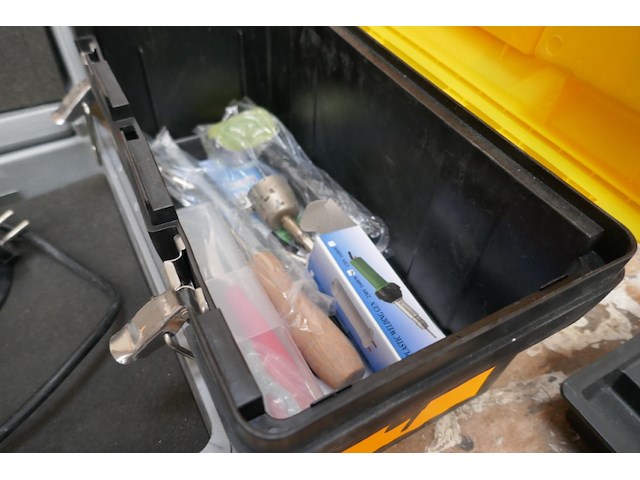 Nietmachine + soldeerbout - afbeelding 4 van  4