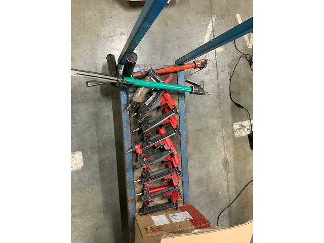 Nietmachine - afbeelding 1 van  3