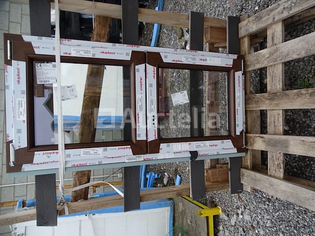 Nieuw dubbel-sash frame (nooit geïnstalleerd) aluplast - afbeelding 1 van  3