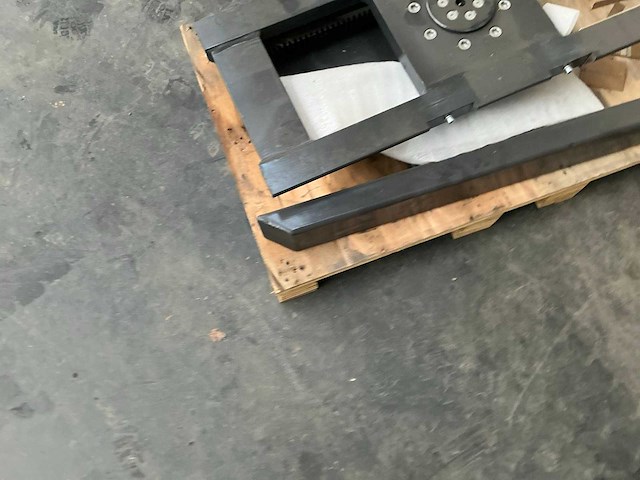 Nieuwe 2024 mac fem 2 180 ° rotator met arm heftruck toebehoren - afbeelding 8 van  11