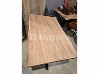 Nieuwe acacia massief houten tafel met natuurlijke randen 240x110x5cm hoogte 77cm - afbeelding 3 van  3