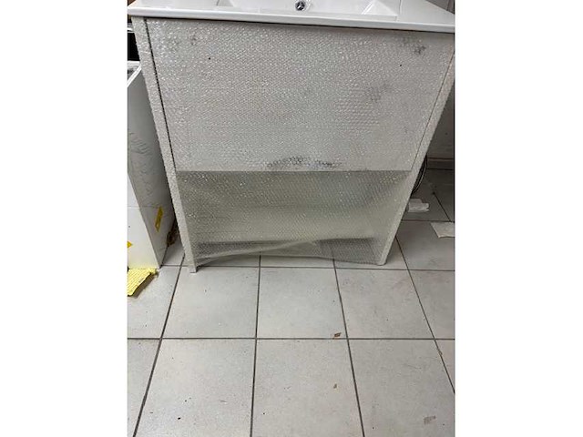 Nieuwe badkamer meubel met bruynzeel kraan en elengance wastafel - afbeelding 5 van  9