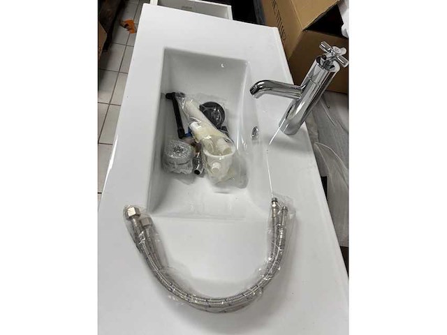 Nieuwe badkamer meubel met bruynzeel kraan en elengance wastafel - afbeelding 9 van  9