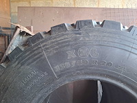 Nieuwe band michelin 335/80-20 - afbeelding 2 van  3