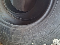 Nieuwe band michelin 335/80-20 - afbeelding 3 van  3