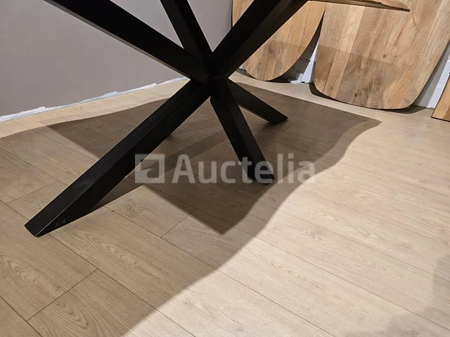Nieuwe massief houten tafel, onregelmatige randen 300x100x3,8cm hoogte 77cm - afbeelding 1 van  2