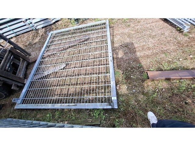 Nieuwe poortvleugel heras 245cm breed x 200cm hoog - afbeelding 1 van  3