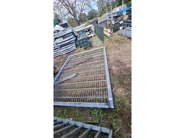 Nieuwe poortvleugel heras 245cm breed x 200cm hoog - afbeelding 2 van  3