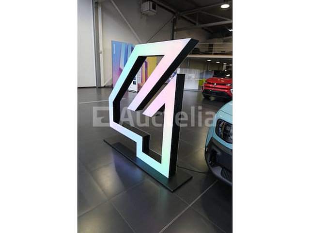 'nieuwe renault 4' verlicht bord - afbeelding 2 van  4