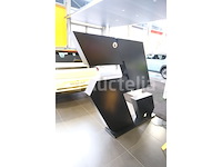 'nieuwe renault 5' verlicht bord - afbeelding 4 van  5